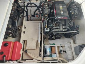 Bayliner 3055 Ciera  - Engine Room