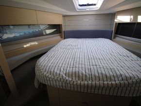 Princess V40  - Forward Cabin