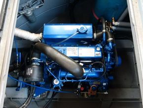 Collingwood Wide Beam 60  - Engine