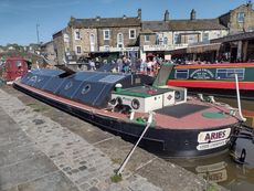 Widebeam Liveaboard - Leeds Liverpool Short Boat style 83% scale
