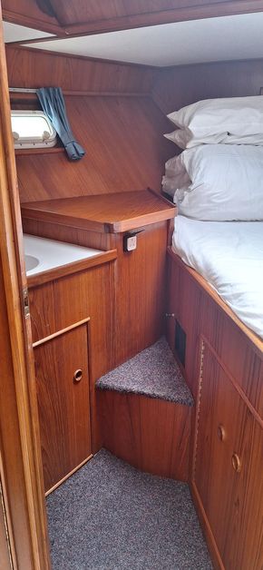 Bow cabin
