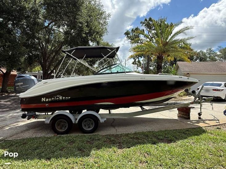 2016 NauticStar 223 DC Sport Deck