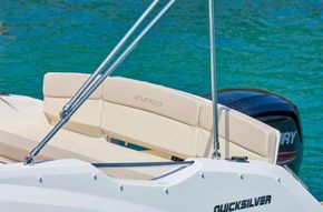 Quicksilver Activ 555 Cabin