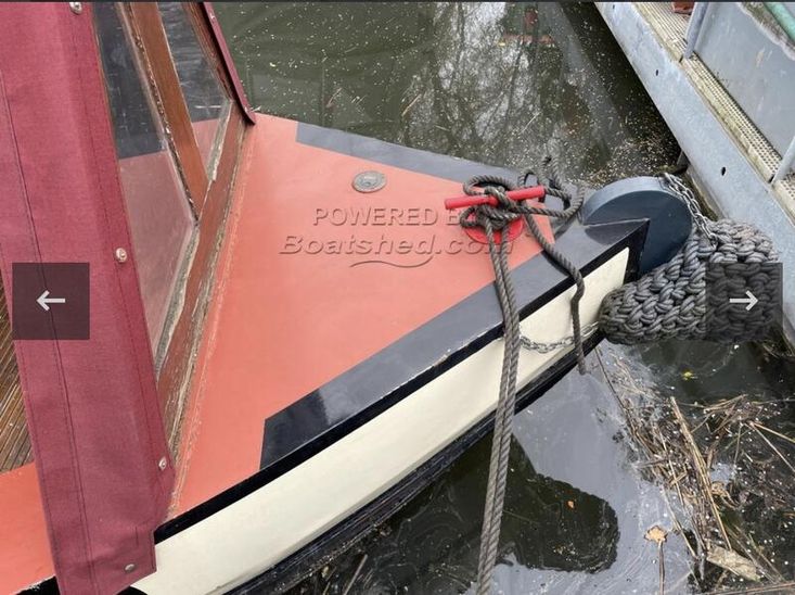 Narrowboat with London Mooring