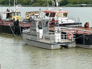 7.5m workboat/ line handler around 100 hours use - For sale