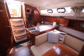 2010 Beneteau Oceanis 34 26