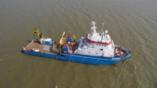 Offshore Service Vessel with Dynamic Positioning