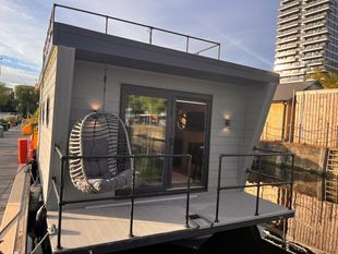 Houseboat in Poplar, E14