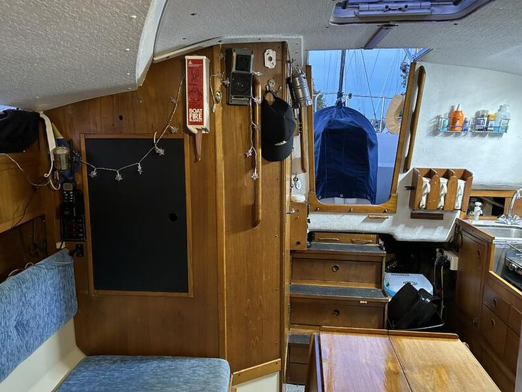 mercedes outlets nike store