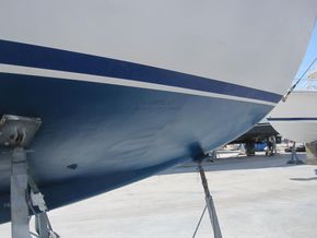 Orlando 49 Canoe Stern - Hull Close Up