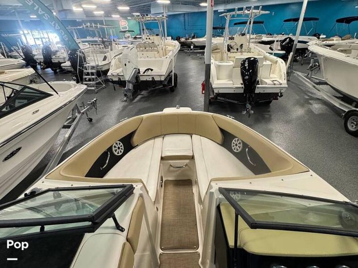 2018 Sea Ray 230 spx