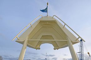 hydraulic bow visor