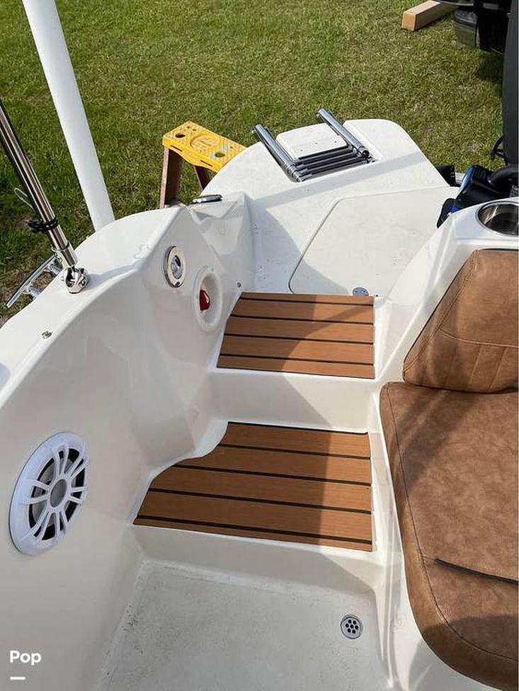 2022 Stingray 212 sc