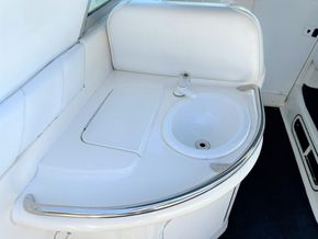 1995 Sea Ray 330 Sundancer 13
