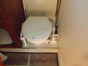 Seamaster 28 Commodore Aft Cabin - Heads