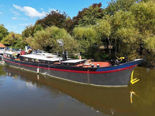 1910 Dutch Barge 24m with Thames mooring