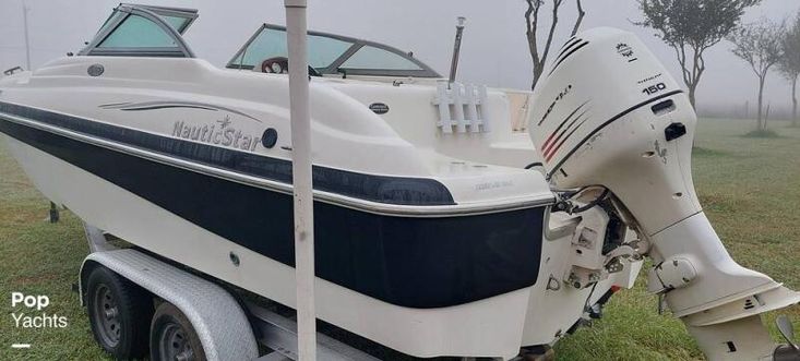 2005 Nauticstar 210 sport deck