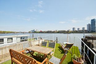 Beautiful houseboat for modern London living, SW10