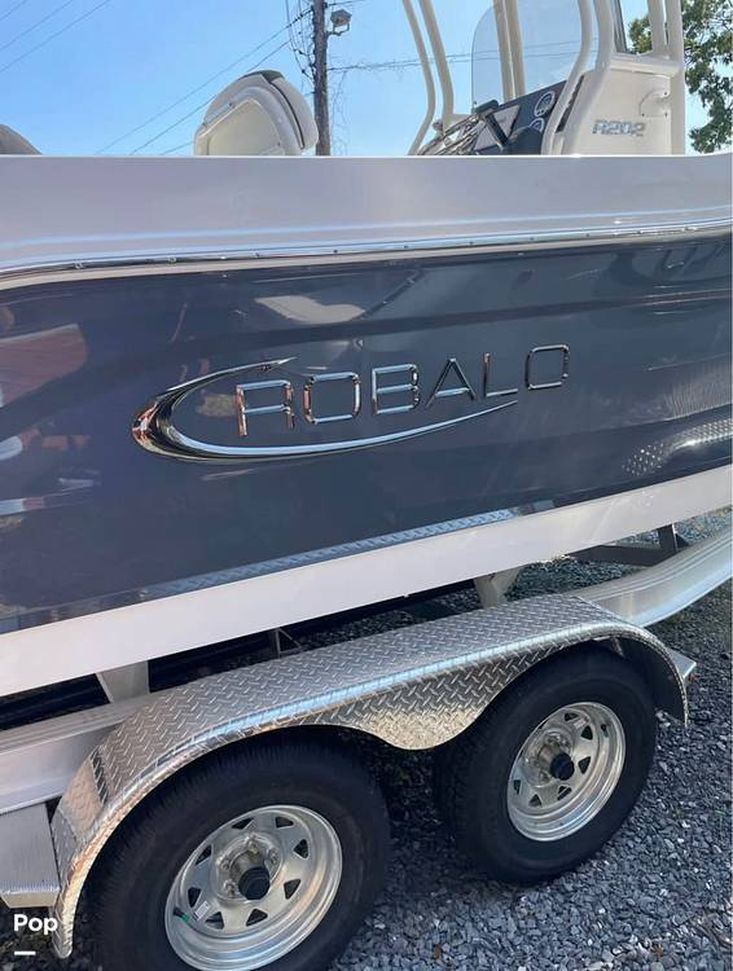 2024 Robalo 202 explorer