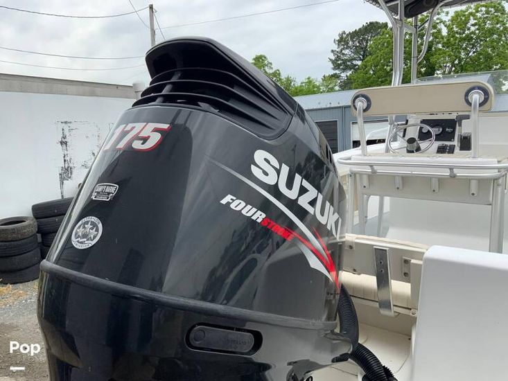 2004 Mako 212 center console