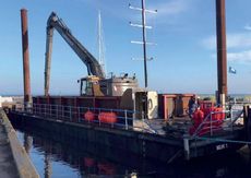 Flat top Barge with 2 spuds and hold 32m