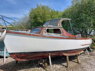 Boat - Parkstone Bay Motor Cruiser 21'