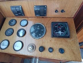 Elysian  27  - Cockpit Instruments