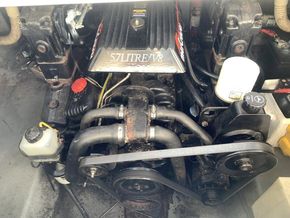 Sea Ray 240 Sundancer  - Engine