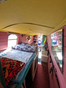 70ft Pink boat | Roof Terrace | 4 berths