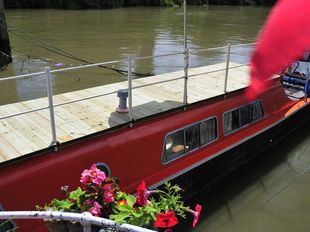 Refurbished houseboat residential moorin