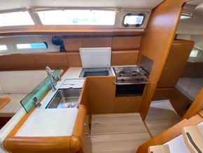 Jeanneau Sun Odyssey 449  - Galley