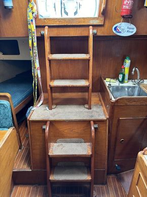 Steps to deck and engine cover