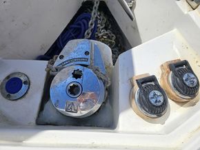 Hunter Legend 306  - Windlass