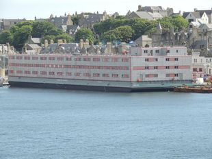 For Charter Floatels for up to 680 guests