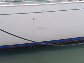 Dufour 454 Classic Classic - Hull Close Up