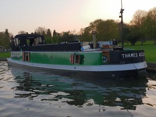 STUNNING spacious barge houseboat