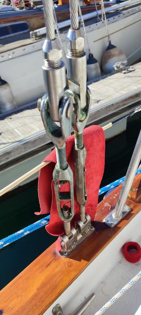 Rigging bottle screws all checked and greased