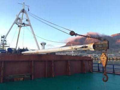 1 x 5mt Derrick serving Forward Hatch border=