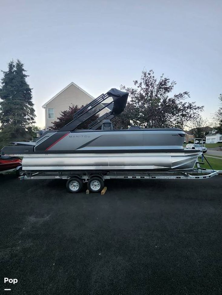 2024 Manitou 22 max bench