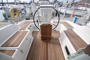 2010 Beneteau Oceanis 34 11