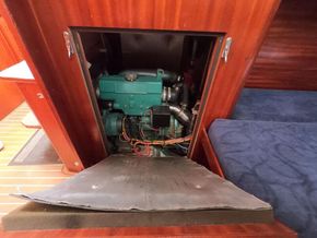 Bavaria 36 Holiday - Engine
