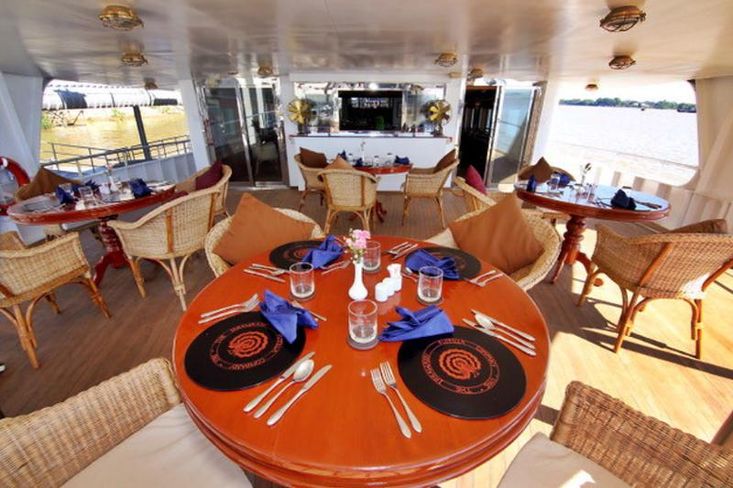 Boutique Cruise Ship Or; Family Yacht