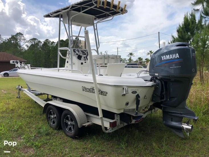 2005 Nauticstar 2200 bay