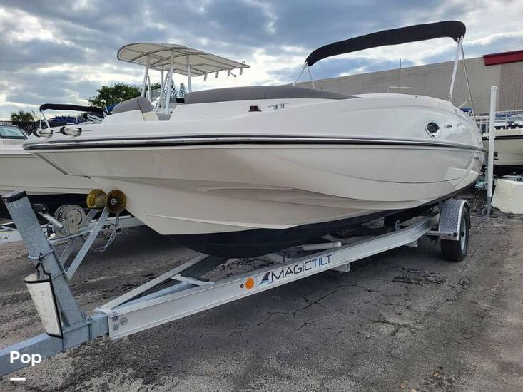 2018 Bayliner 210 deck boat