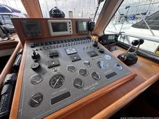 2001 Aquastar 38