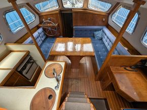 Trident Marine Voyager 38 