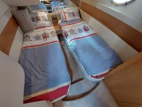 Rodman Muse 44 Flybridge - Aft Cabin