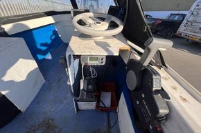 Fisherman 17 clinker boat - steering wheel and engine controls