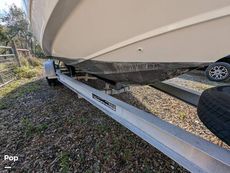 2004 Boston Whaler 240 Outrage