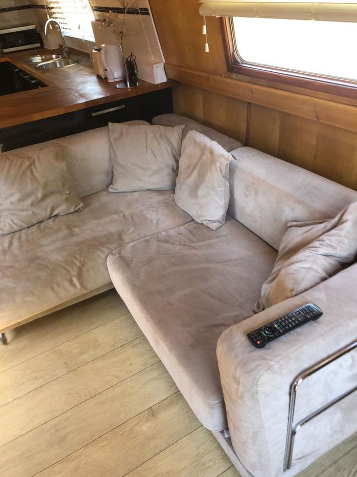 57ft x 10ft Wide Beam houseboat